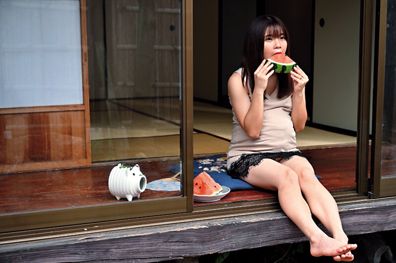 田舎でヤルことがなくて…隣に住む絶世の肉体美巨乳妻と種付けSEXに溺れ孕ませた真夏の汗ダク不倫 夏川うみ - サンプル画像 - 20