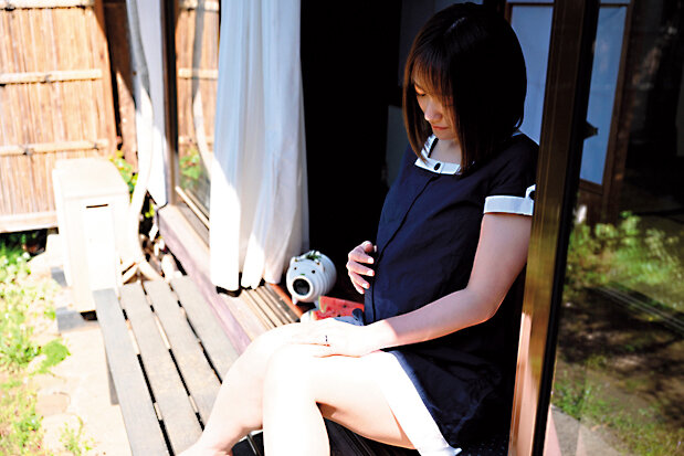 田舎でヤルことがなくて…隣に住む絶世の肉体美巨乳妻と種付けSEXに溺れ孕ませた真夏の汗ダク不倫 若宮穂乃 - サンプル画像 - 20