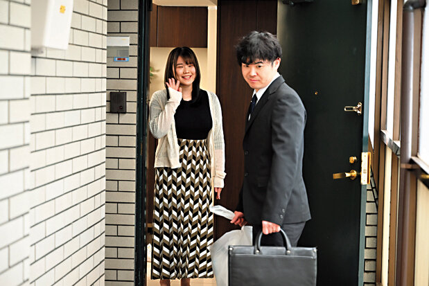 旦那のいない自宅で8時～17時…欲求不満なLcup超乳妻の中出し団地メンズエステ 新田雪 - サンプル画像 - 2