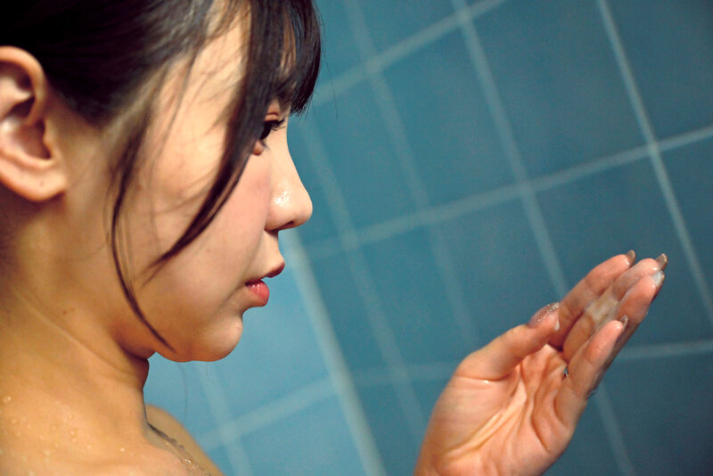 引越し業者の新人営業担当の私は…旦那に内緒でお客様を気持ち良くさせちゃうチョロい人妻 吉澤友貴 - サンプル画像 - 1