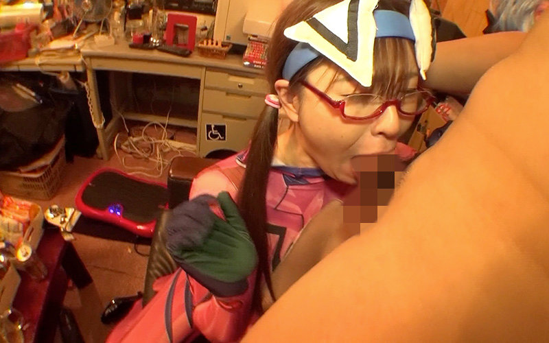 【羞恥】ババコス！【BBA】いい歳をした身長172Gボインの主婦に○ヴァ真○波マリイラスト○アスのコスプレさせて恥ずかしめてみた件【中田氏】葵百合香奥様 33歳 前編 - サンプル画像 - 12