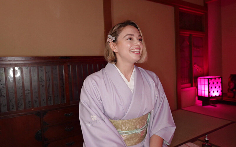 旅館女将は爆尻西欧人 泡々ぬるぬるお風呂のおもてなし ソフィア・杏・ハサウェイ（23歳） アイルランドとフランスのハーフ 元ルブ○ンの美脚モデル 元クレイジー○ースのダンサーでデカ尻シェイクな腰の動きで超絶！究極騎乗位 - サンプル画像 - 1