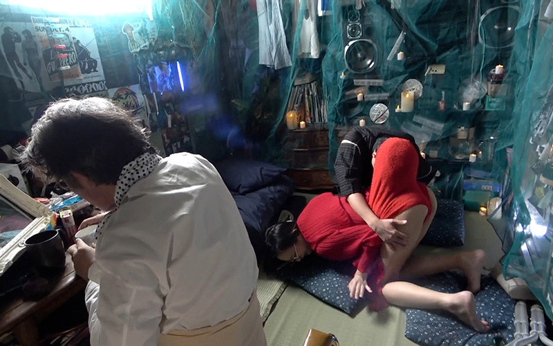 素人初吊るし生中出し【巨尻人妻編】お隣に住んでる奥さんのママ友を蚊帳の中でくくってみた…。 神納花 - サンプル画像 - 2