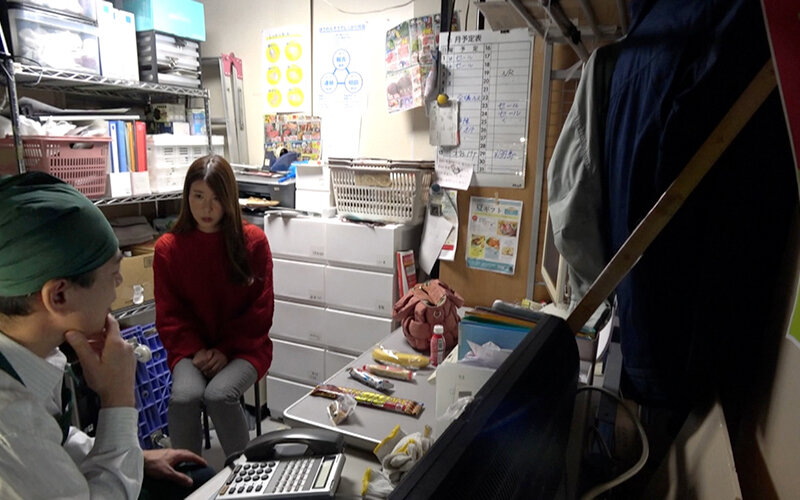 万引き スーパーの人妻たち ●破壊力抜群な超乳超尻妻 ●勝ち気だけどドMな敏感妻 ●敏感すぎるスレンダー無毛妻 - サンプル画像 - 15
