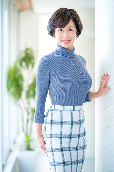 旦那には内緒で元同級生の本物彼氏と記念AV出演 「彼氏としかできないフィストファックもお見せします」美也子さん53歳 - サンプル画像 - 3