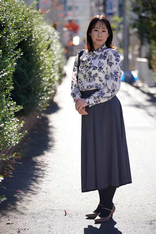 大量ぶっかけ志願 白く汚されたい変態素人妻 ゆかさん - サンプル画像 - 2