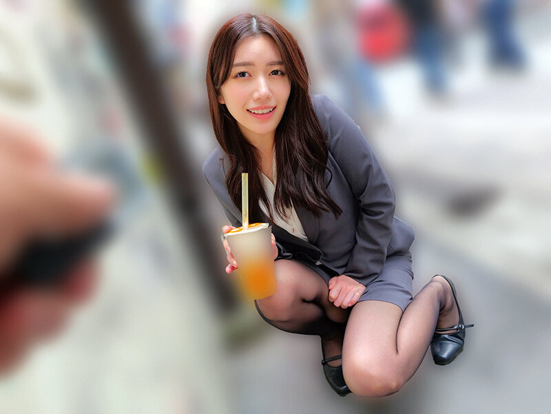 素人美少女とリモコンバイブお散歩9ー黒パンストOL編ー「もう我慢できません…//」人ごみの中、黒パンスト美脚ガクブル震わせイキまくってしまうOLたち！人生初の羞恥プレイでまさかのエロスイッチオン！車移動中も大胆カーオナニー！最後はホテルで心行くまで生セックス！ - サンプル画像 - 1