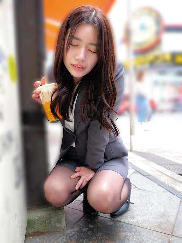 素人美少女とリモコンバイブお散歩9ー黒パンストOL編ー「もう我慢できません…//」人ごみの中、黒パンスト美脚ガクブル震わせイキまくってしまうOLたち！人生初の羞恥プレイでまさかのエロスイッチオン！車移動中も大胆カーオナニー！最後はホテルで心行くまで生セックス！ - サンプル画像 - 4