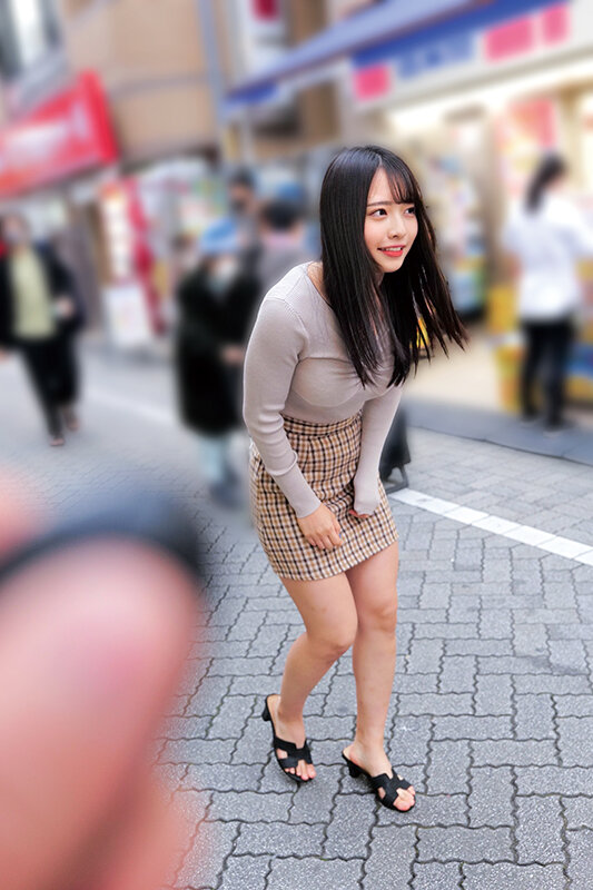 【究極羞恥】素人美少女とリモコンバイブお散歩！！10人収録豪華BEST！「もうこれ以上我慢できません…//」人混みの中でビクビク震えてイキまくる女子たち！気持ち良すぎて街中でまさかのエロスイッチオン！！300分の永久保存版！！ - サンプル画像 - 1