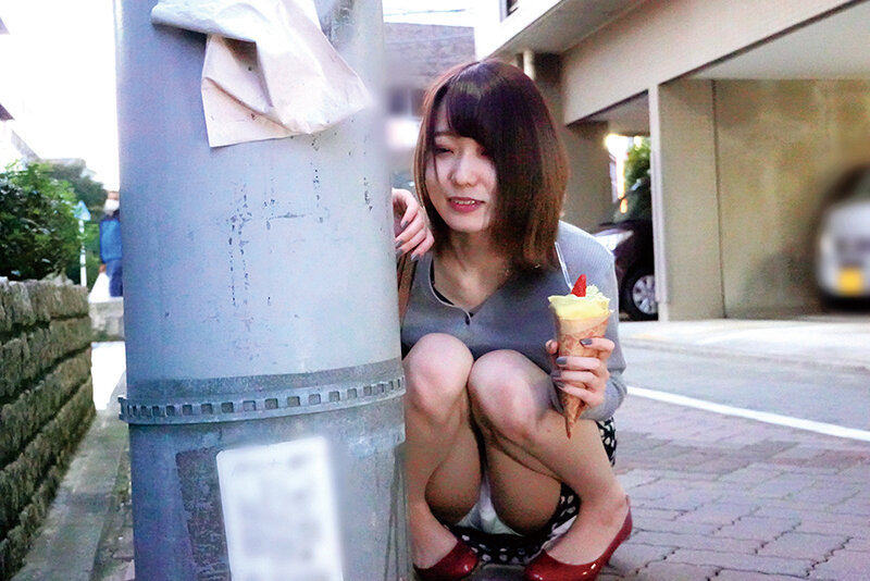 【究極羞恥】素人美少女とリモコンバイブお散歩！！10人収録豪華BEST！「もうこれ以上我慢できません…//」人混みの中でビクビク震えてイキまくる女子たち！気持ち良すぎて街中でまさかのエロスイッチオン！！300分の永久保存版！！ - サンプル画像 - 18