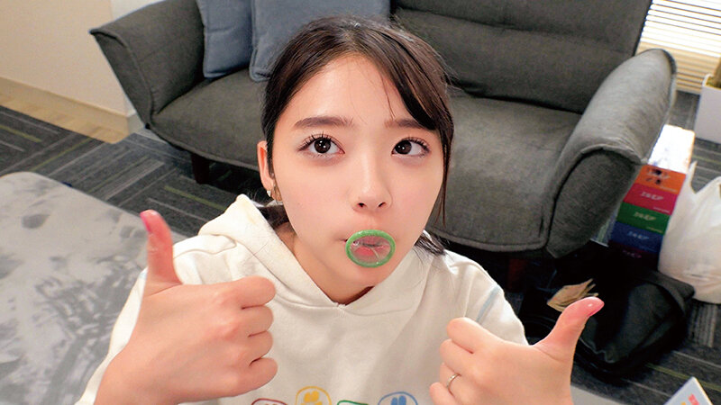 素敵な人妻が「童貞チ○ポにお口だけでコンドーム装着」に挑戦！ノーハンドで童貞デカチンを夢中で咥えたご無沙汰な奥様のオマ○コはいやらしいスケベ汁が溢れ出す！夫に内緒で筆おろしwwエロ優しい奥様はゴムを外して生中出し！ - サンプル画像 - 1
