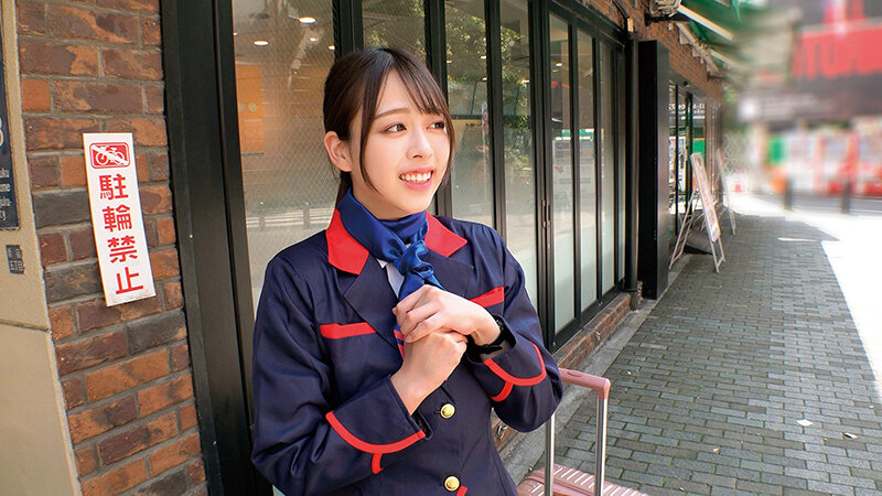 大手航空会社勤務の美人CA（キャビンアテンダント）が童貞チ○ポをノーハンドフェラ早漏改善！気品が溢れる一流のおもてなしフェラで暴発大量射精ごっくん→即フル勃起！元気すぎる童貞チ○ポを放っておけないCAはそのまま筆おろし中出しTAKE OFF - サンプル画像 - 17