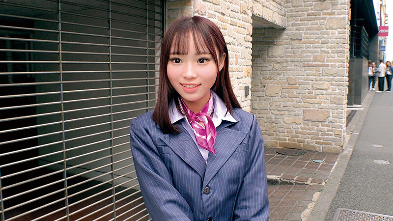 大手航空会社勤務の美人CA（キャビンアテンダント）が童貞チ○ポをノーハンドフェラ早漏改善！気品が溢れる一流のおもてなしフェラで暴発大量射精ごっくん→即フル勃起！元気すぎる童貞チ○ポを放っておけないCAはそのまま筆おろし中出しTAKE OFF - サンプル画像 - 2