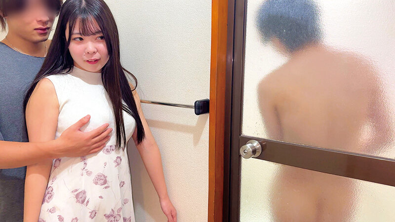 素人奥様が旦那が風呂に入っている約30分だけの限定NTRに挑戦！自宅でご無沙汰奥様が旦那の横でバレないように浮気セックス！旦那では味わえない年下デカチ○ポの激ピストンに喘ぎ声を我慢しつつも大絶頂！欲求不満オマ○コに溢れるほど連続大量生中出し！4組8発！ - サンプル画像 - 16
