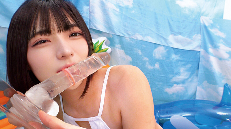 ビキニ姿が眩しい水着ギャルが【お口だけでコンドーム装着】 ノーハンドでデカチンを咥えた彼有りビキニギャルのオマ○コから恥ずかし汁が水着を越えて溢れ出す！！口の中でドンドン大きくなる極太ペニス…「下のお口にも入れてほしいかも（/ω￥）」開放的なサマーGA… - サンプル画像 - 1