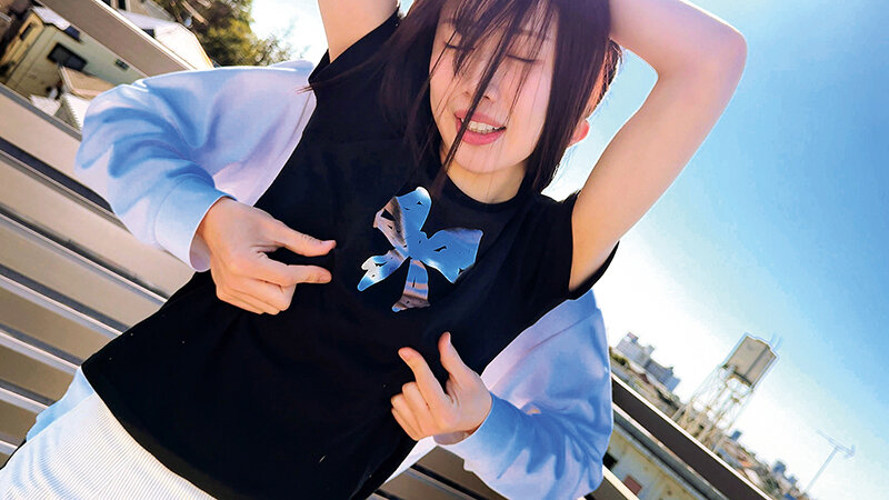 青空ノーブラチャレンジ！素人女子大生が青空の下で初めての野外露出に挑戦！おっぱいポロンw大勢に見られドキドキが止まらず乳首ビンビン！羞恥MAX！外で乳首こねくり回され乳首イキ連発！おま○こも触ってほしいくなり最後は生セックス！ - サンプル画像 - 7
