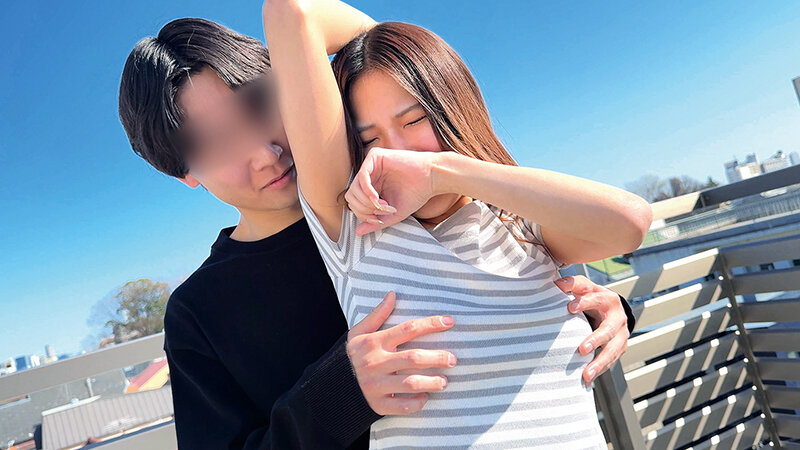 青空ノーブラチャレンジ！素人女子大生が青空の下で初めての野外露出に挑戦！おっぱいポロンw大勢に見られドキドキが止まらず乳首ビンビン！羞恥MAX！外で乳首こねくり回され乳首イキ連発！おま○こも触ってほしいくなり最後は生セックス！ - サンプル画像 - 8