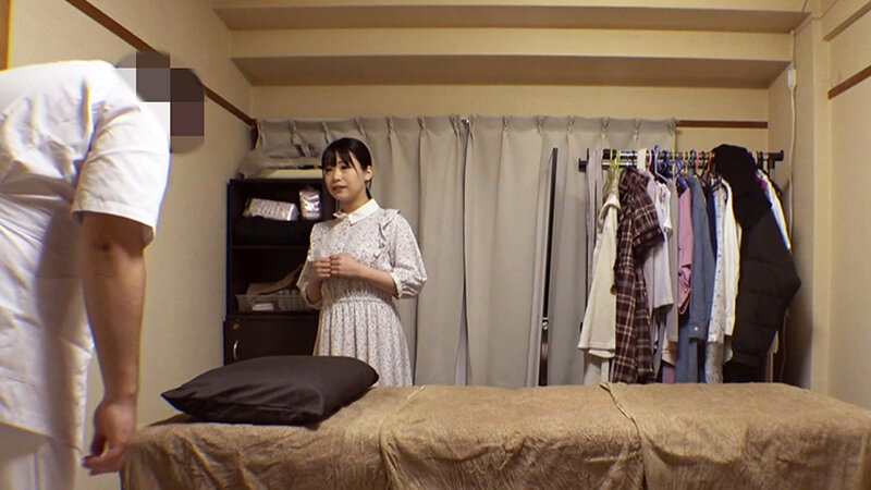 媚薬オイルマッサージ 痴●盗撮＆中出し素人娘VOL.58 超強力媚薬を配合したマッサージオイルを施術中に知らずに塗りこまれたオンナは、身体の火照りに驚き、チ〇ポを欲しがる自分に戸惑い、垂れ出したマン汁に恥ずかしがりながらも生ハメ中出しまで欲してしまう！ - サンプル画像 - 1