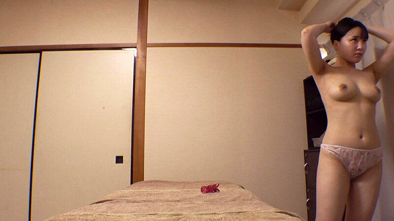 媚薬オイルマッサージ 痴●盗撮＆中出し素人娘VOL.62 超強力媚薬を配合したマッサージオイルを施術中に知らずに塗りこまれたオンナは、身体の火照りに驚き、チ〇ポを欲しがる自分に戸惑い、垂れ出したマン汁に恥ずかしがりながらも生ハメ中出しまで欲してしまう！ - サンプル画像 - 15