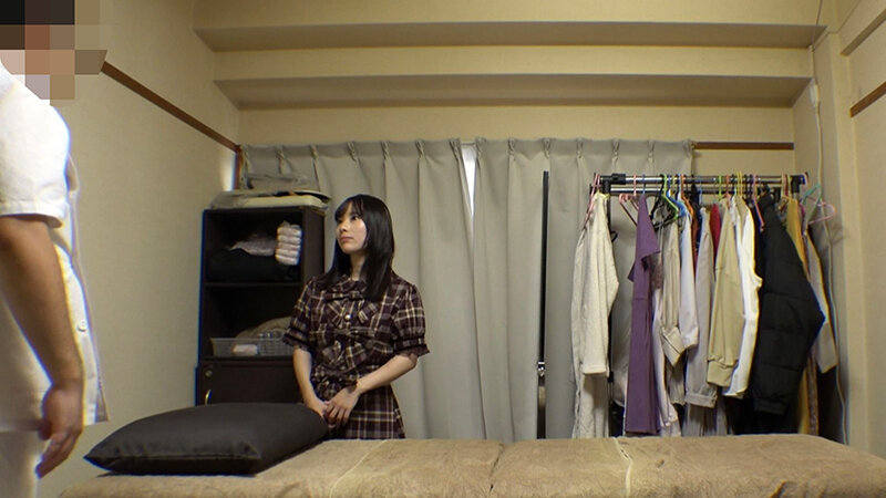 媚薬オイルマッサージ 痴●盗撮＆中出し素人娘VOL.63 超強力媚薬を配合したマッサージオイルを施術中に知らずに塗りこまれたオンナは、身体の火照りに驚き、チ〇ポを欲しがる自分に戸惑い、垂れ出したマン汁に恥ずかしがりながらも生ハメ中出しまで欲してしまう！ - サンプル画像 - 4