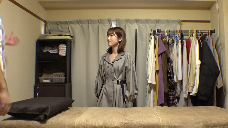 媚薬オイルマッサージ 痴●盗撮＆中出し素人娘VOL.64 超強力媚薬を配合したマッサージオイルを施術中に知らずに塗りこまれたオンナは、身体の火照りに驚き、チ〇ポを欲しがる自分に戸惑い、垂れ出したマン汁に恥ずかしがりながらも生ハメ中出しまで欲してしまう！ - サンプル画像 - 1