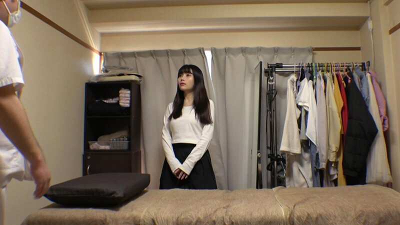 媚薬オイルマッサージ 痴●盗撮＆中出し素人娘VOL.67 超強力媚薬を配合したマッサージオイルを施術中に知らずに塗りこまれたオンナは、身体の火照りに驚き、チ〇ポを欲しがる自分に戸惑い、垂れ出したマン汁に恥ずかしがりながらも生ハメ中出しまで欲してしまう！ - サンプル画像 - 3
