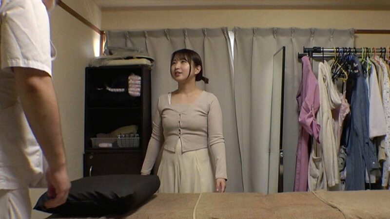媚薬オイルマッサージ 痴●盗撮＆中出し素人娘VOL.67 超強力媚薬を配合したマッサージオイルを施術中に知らずに塗りこまれたオンナは、身体の火照りに驚き、チ〇ポを欲しがる自分に戸惑い、垂れ出したマン汁に恥ずかしがりながらも生ハメ中出しまで欲してしまう！ - サンプル画像 - 4