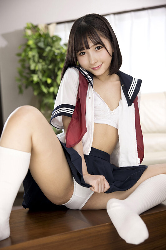おもらしパンチラ誘惑娘 ～見せつけながらおもらししちゃう可愛くてスケベなJ○との同棲生活 由良かな - サンプル画像 - 1