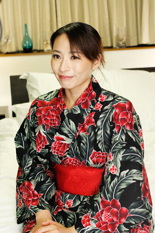 浴衣の美熟女は濃厚ザーメンに溺れたい - サンプル画像 - 1