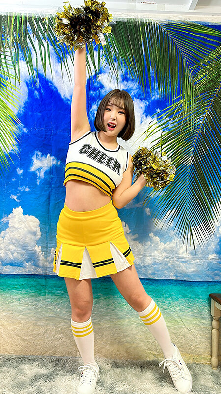 素人パンチラ in 自宅で個人撮影会vol.84 サーキットを彩るセクシーガールズ！！爆走コスプレで男たちの目線を釘付けにする音速のエロコスプレ！！ - サンプル画像 - 8