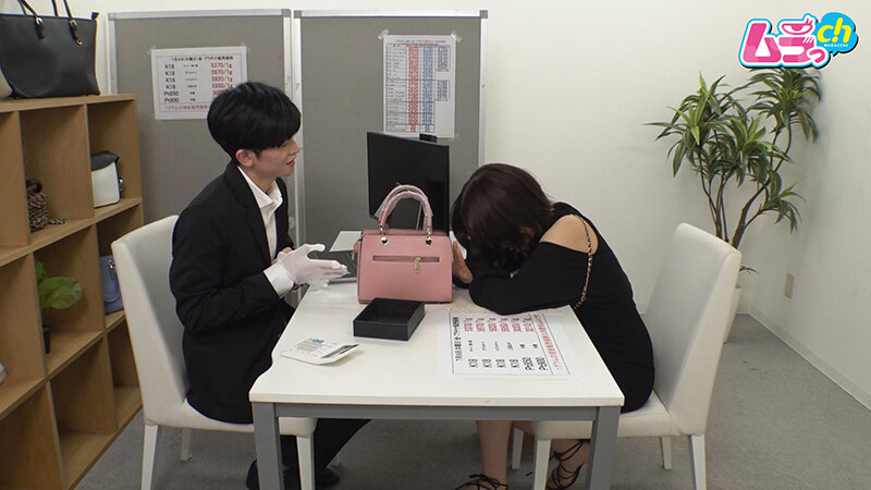 ニンゲン観察 高額査定のためならチ●ポをしゃぶる！ハメる！お金欲しさにブランド買い取り専門店でおま●こも査定してもらうパパ活女子 - サンプル画像 - 4