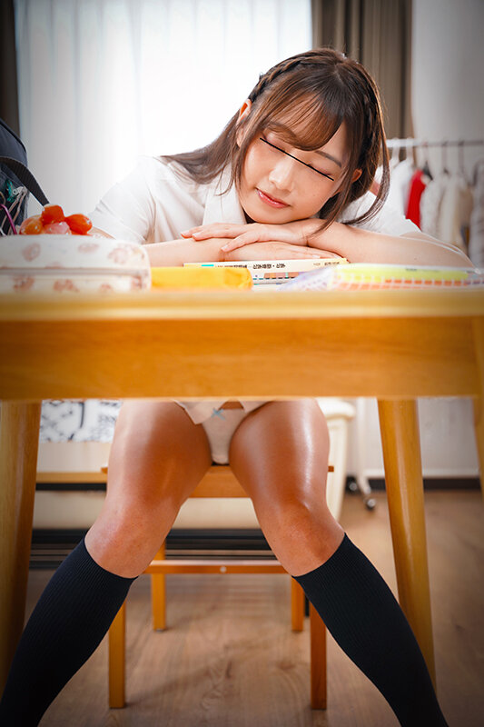 「ごめんなさい。」家庭教師をしていた教え子の大事な入試の直前に…勉強疲れでスイミンしている彼女をヤっちゃいました。 - サンプル画像 - 1