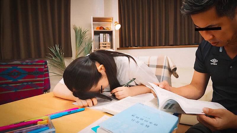 「ごめんなさい。」家庭教師をしていた教え子の大事な入試の直前に…勉強疲れでスイミンしている彼女をヤっちゃいました。 - サンプル画像 - 13