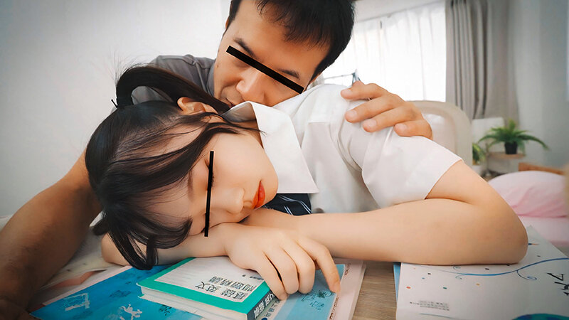 「ごめんなさい。」家庭教師をしていた教え子の大事な入試の直前に…勉強疲れでスイミンしている彼女をヤっちゃいました。 - サンプル画像 - 9