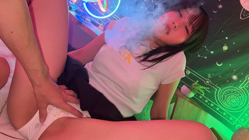 吸ってみな？飛ぶぞ！！草 乱用 フルMAX 依存性 漬けて性接待させたアイドルの卵4名 - サンプル画像 - 9