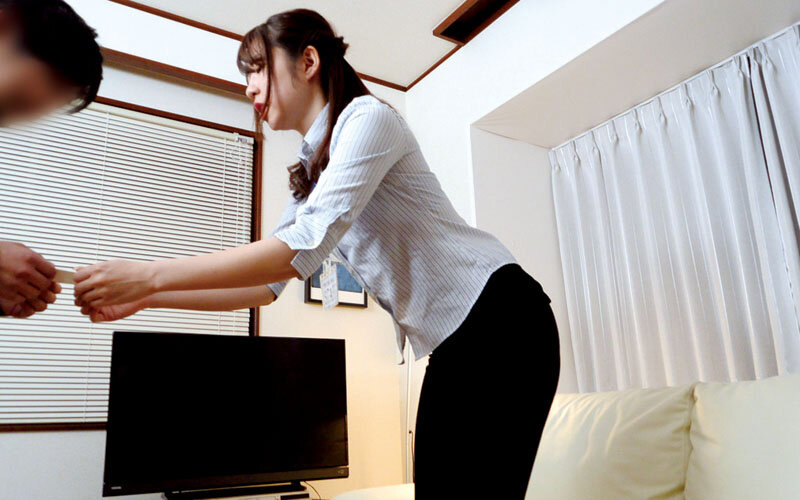 パンツスーツの生保レディにセクハラ枕営業を仕掛けてみたら… - サンプル画像 - 1