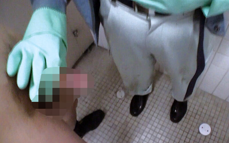 清掃員のおばさんに突撃手コキ交渉したら… - サンプル画像 - 16