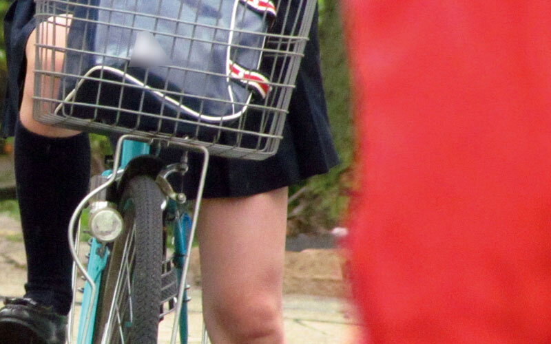 渋谷制服美少女 太もも×パンチラ×喰いこみ尻を密着ストーキ○グ隠し撮り2枚組 - サンプル画像 - 19