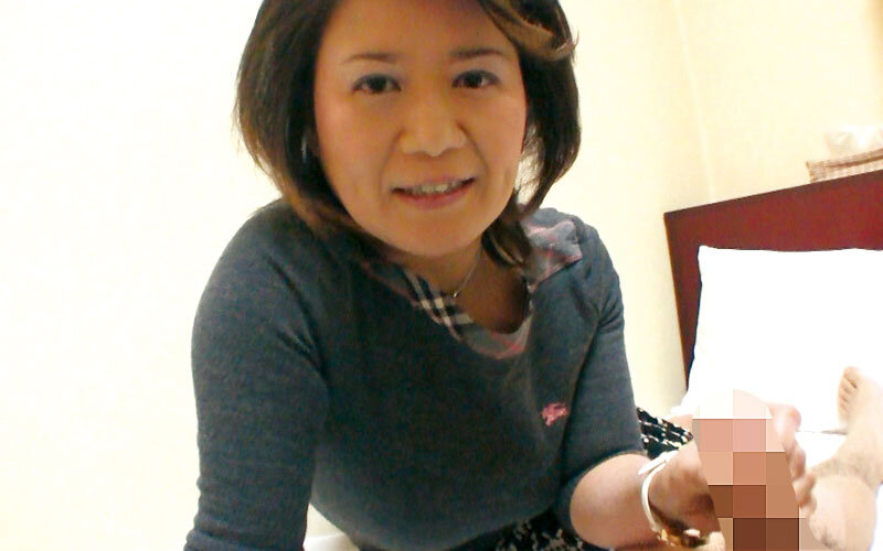 美熟女手コキ唾液フェラ搾りザーメン発射 2枚組 - サンプル画像 - 14