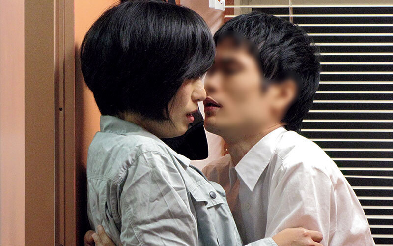 掃除婦のおばさんにチ○ポ出してヌキ依頼してみたら、どこまでヤレル！？ - サンプル画像 - 4