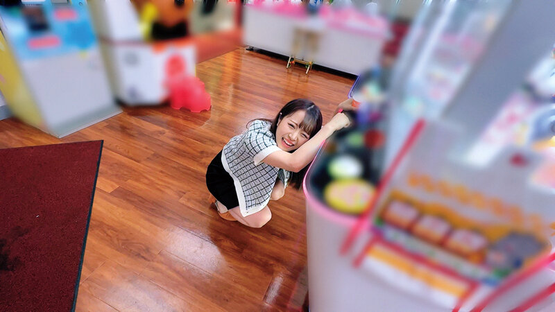 だめ…振動…強すぎだって…イク…大勢の人の前でガンガン絶頂 - サンプル画像 - 3