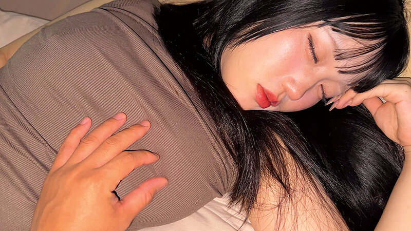 ノーブラ誘惑 美容室 巨乳美容師4名 - サンプル画像 - 8
