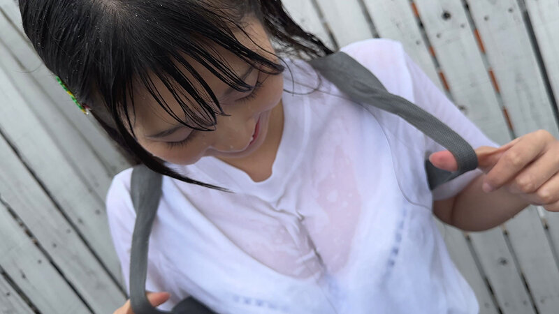 びしょ濡れになって青春を楽しめ！突然のゲリラ豪雨で濡れ透けたカラダに勃起した思春期 - サンプル画像 - 1