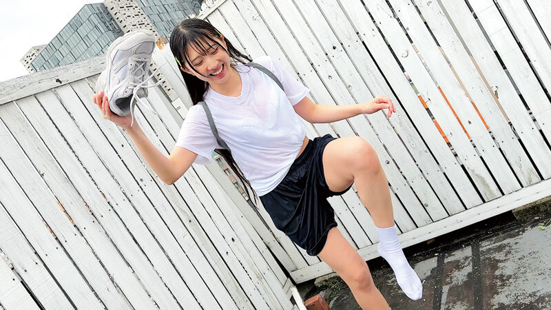 びしょ濡れになって青春を楽しめ！突然のゲリラ豪雨で濡れ透けたカラダに勃起した思春期 - サンプル画像 - 3