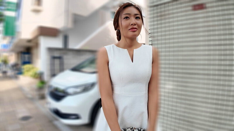 タイ古式マッサージで野獣覚醒！スタイル抜群な人妻（32歳）を騙すつもりが逆に痴女られ怒涛の潮吹き！逆顔射！？テカテカオイルの巨乳を振り乱し巨尻を跳ね上げる超淫乱中出しSEX！ 三岳ゆうな - サンプル画像 - 2