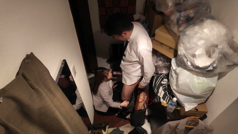 我慢できない…玄関セックス 扉一枚隔てた向こうは外。バリキャリOLの汚部屋でNGR 一条みお - サンプル画像 - 6