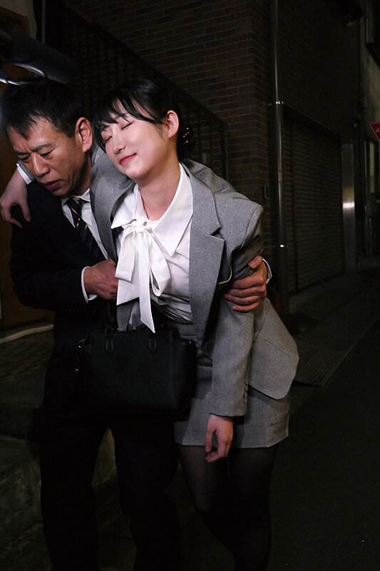飲みすぎたフリしてデカチン上司を誘惑する淫乱女子社員 雪代美鳳 - サンプル画像 - 1