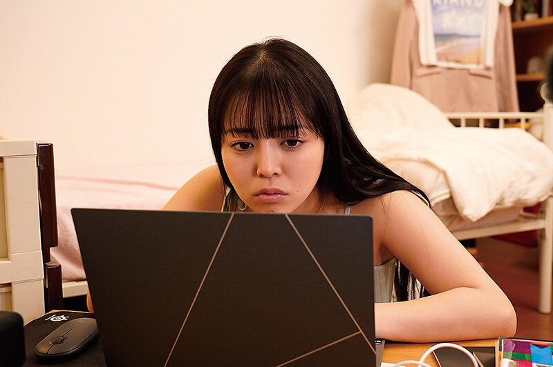 巨乳美大生の悲劇！？課題のヌードモデルを兄と父にお願いしたら勃起が収まらずそのまま3P連続射精！？ 羽月乃蒼 - サンプル画像 - 2