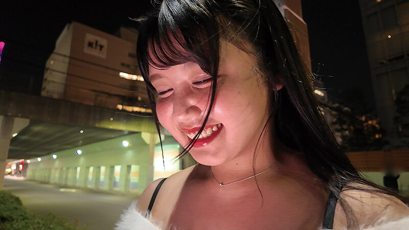 立ちんぼ巨乳女子 夜に立つ理由を密着取材！ 尾崎みのり - サンプル画像 - 4