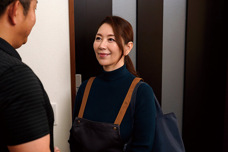 一見普通のおばさん家政婦だが、実は女王様気質のド痴女だった！？ 翔田千里 - サンプル画像 - 3